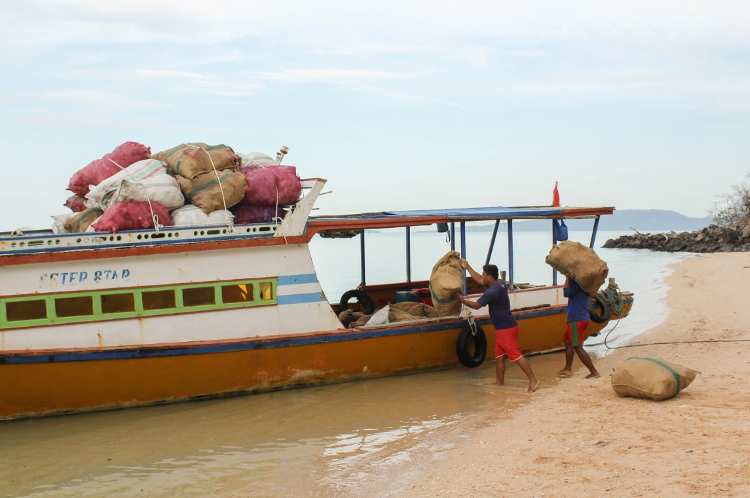 How INIKA Organic Works with CleanHub to Combat Plastic Waste