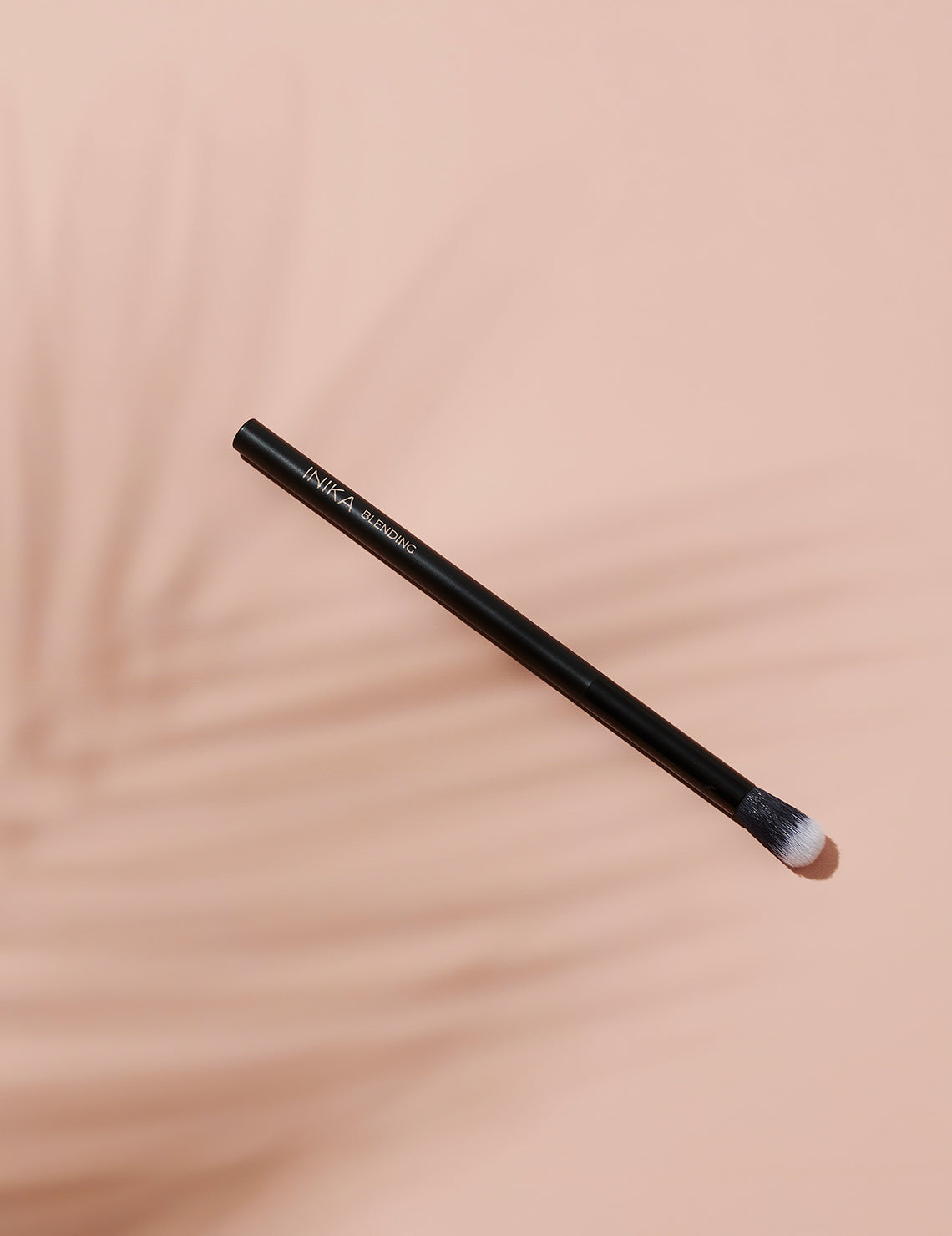 INIKA Organic Blending Brush | INIKA Organic | Lifestyle 01